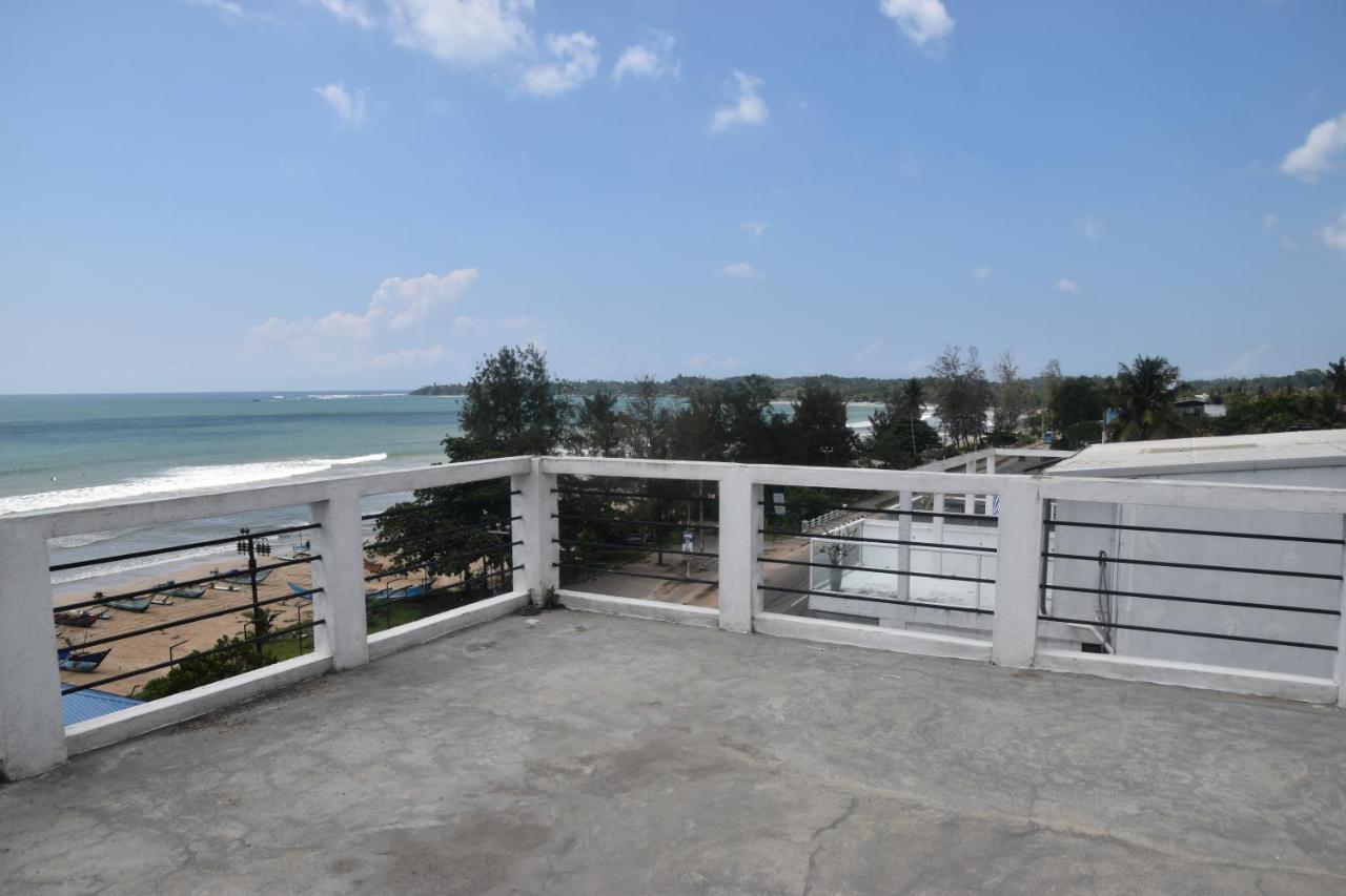 Dazzle Bay By Twenty Two Hotel Weligama Exterior photo